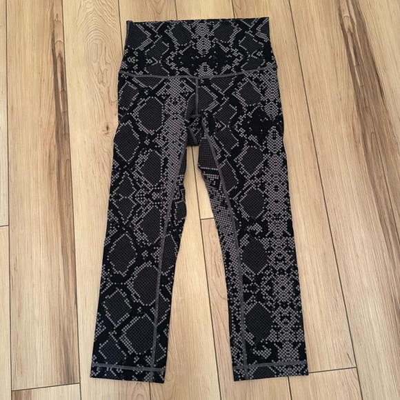 Lululemon Wunder Under Crop High Rise Sz 6 - Picture 3 of 8